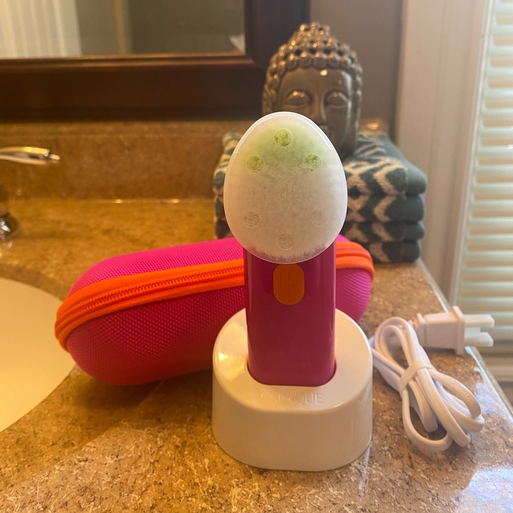 Clinique Sonic Face Cleansing Brush - Sonic System